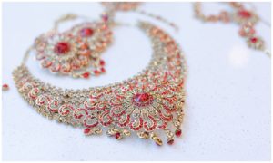 gold and red hindu wedding jewelry 